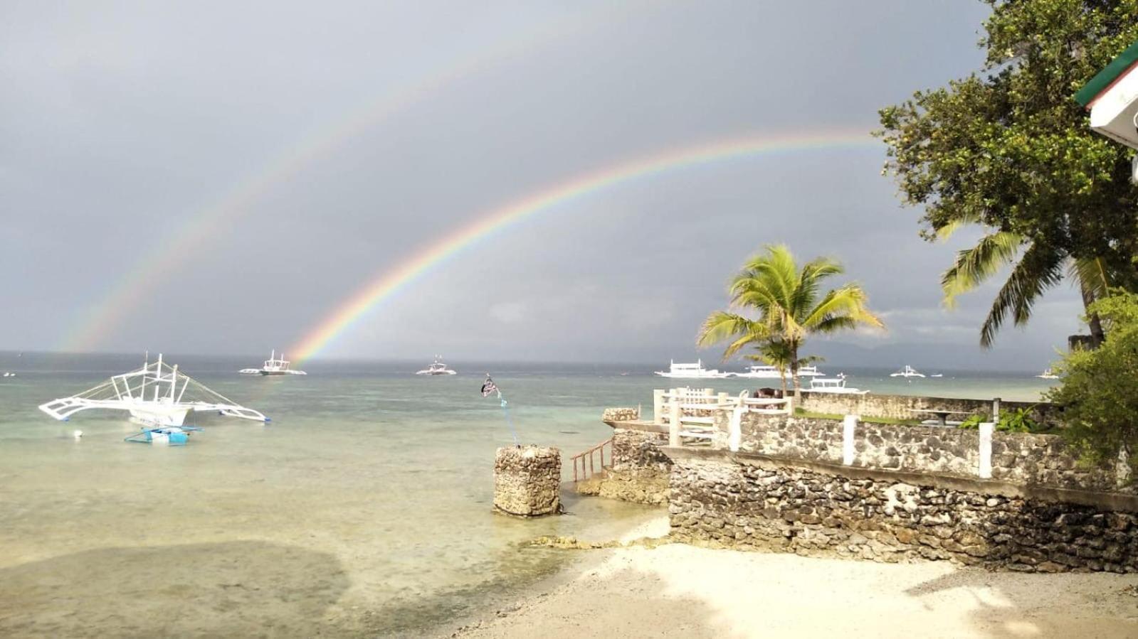 Love'S Beach & Dive Resort Moalboal Buitenkant foto