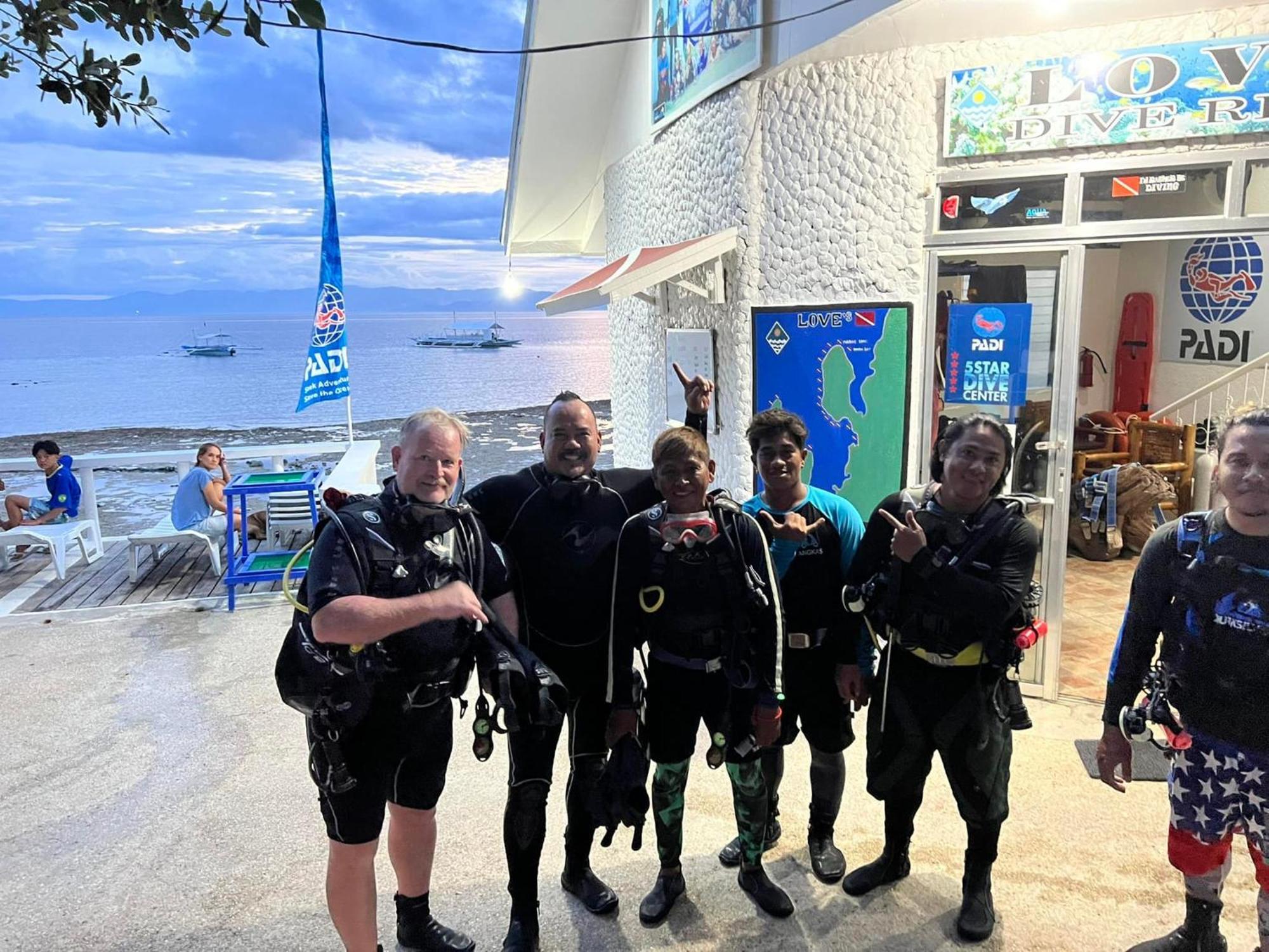 Love'S Beach & Dive Resort Moalboal Buitenkant foto