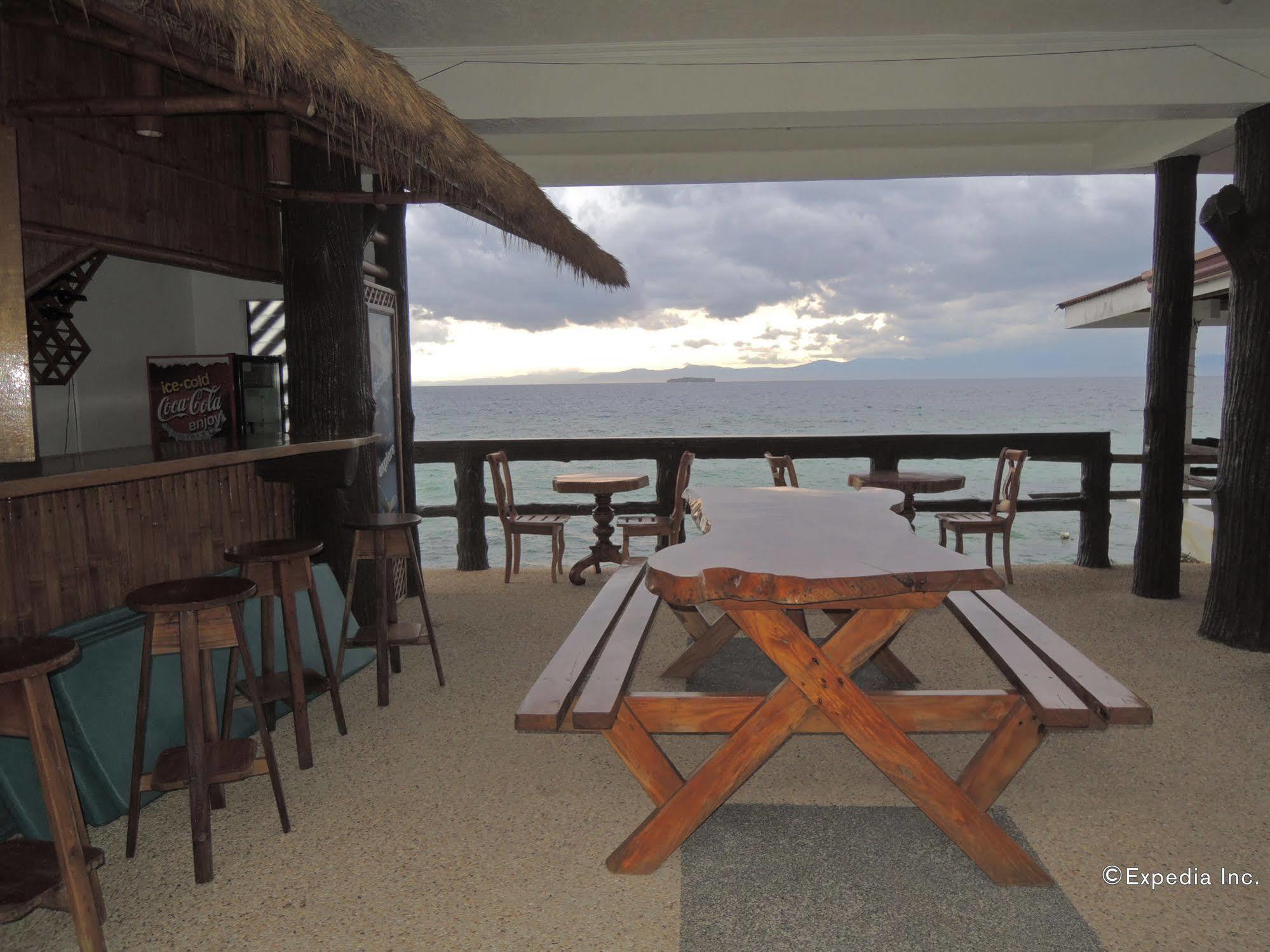 Love'S Beach & Dive Resort Moalboal Buitenkant foto