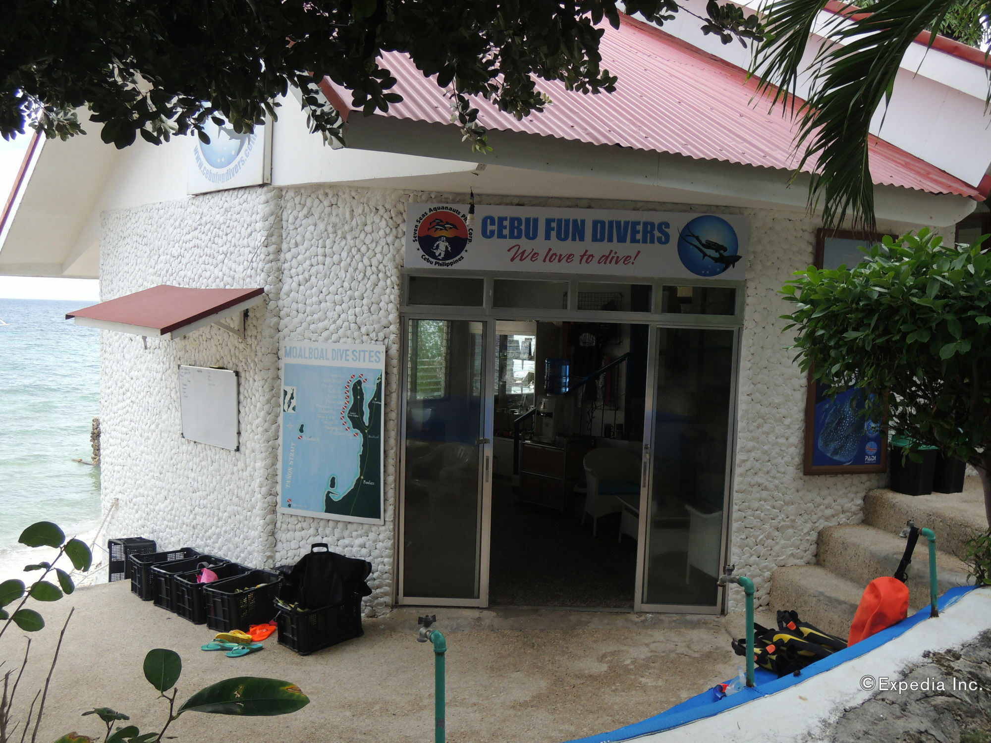 Love'S Beach & Dive Resort Moalboal Buitenkant foto