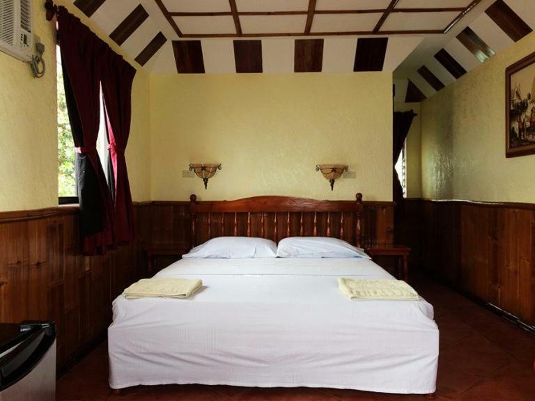 Love'S Beach & Dive Resort Moalboal Buitenkant foto