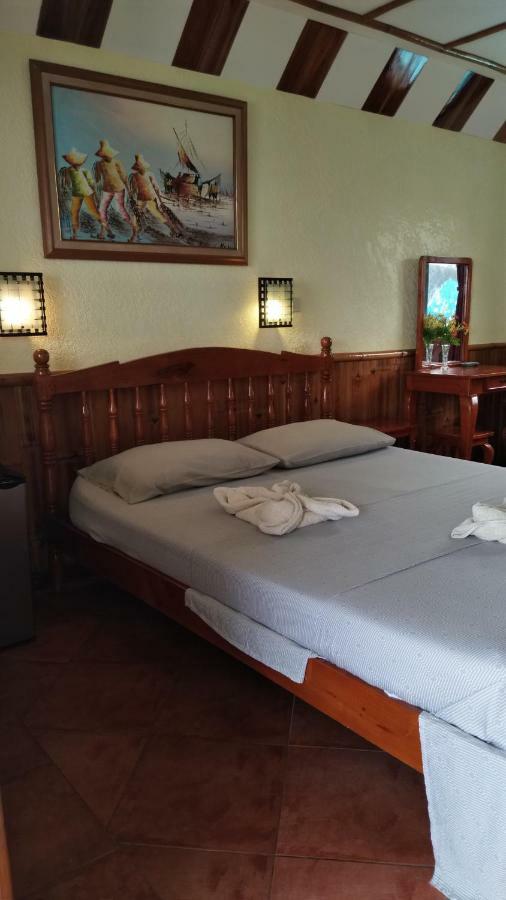 Love'S Beach & Dive Resort Moalboal Buitenkant foto