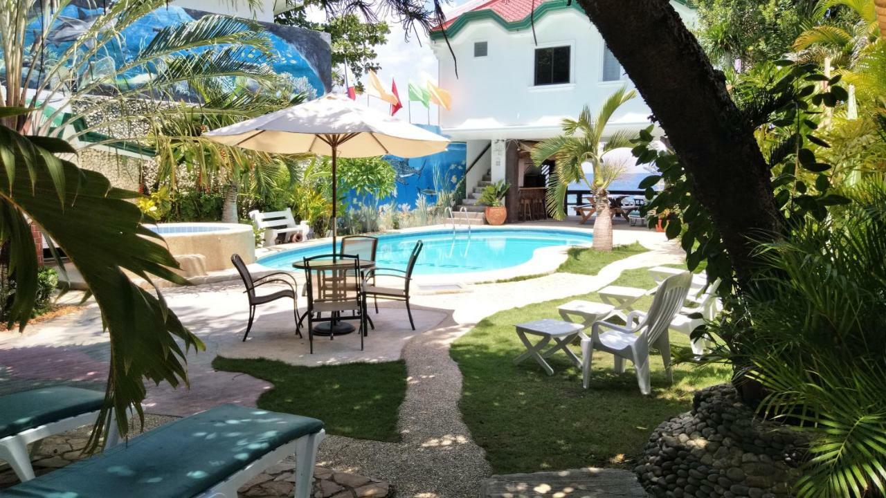 Love'S Beach & Dive Resort Moalboal Buitenkant foto