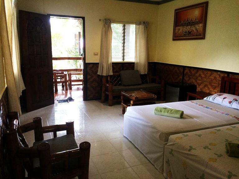 Love'S Beach & Dive Resort Moalboal Buitenkant foto